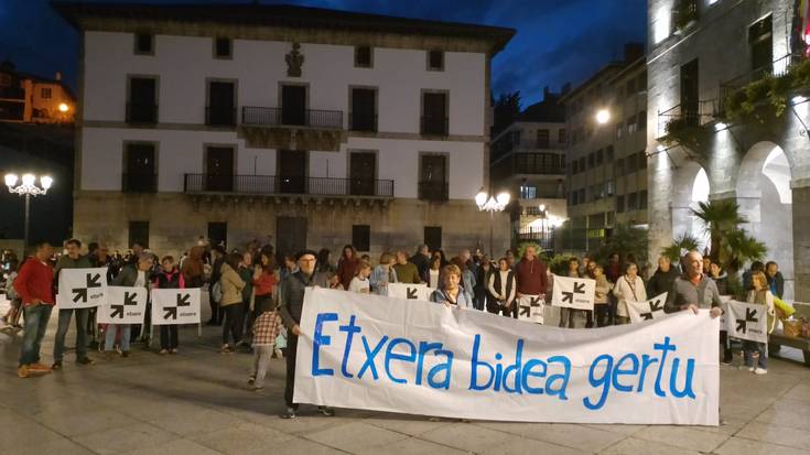 Euskal presoen eta iheslarien eskubideen alde elkartuko dira bihar plazan