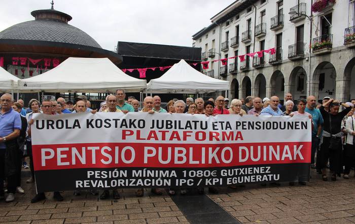 Eskualdeko pentsiodunek elkarretaratzea egin dute Azpeitin