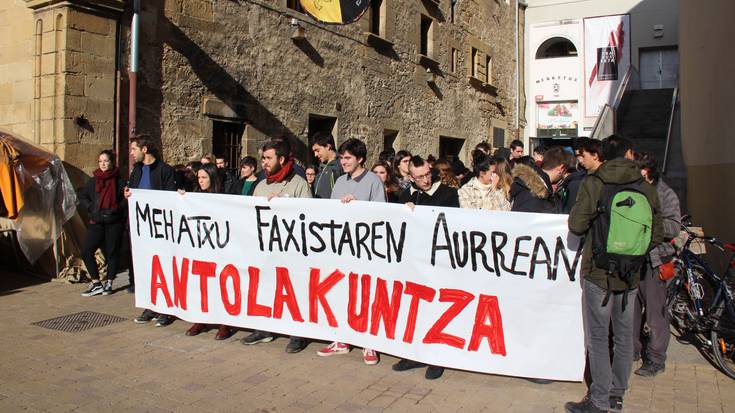 "Mehatxu faxistaren aurrean" antolakuntza aldarrikatu du hainbat gaztek