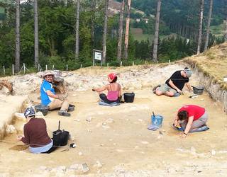 Munoaundiko herri harresituan egingo dituzten indusketetan parte hartzeko izen-ematea zabaldu dute