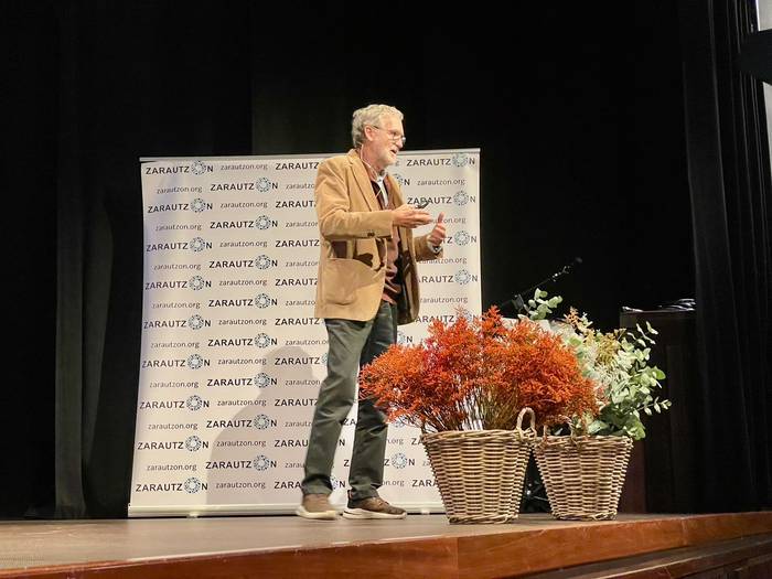 Klima aldaketa hizpide izan du Jeronimo Lopezek Modelon emandako hitzaldian