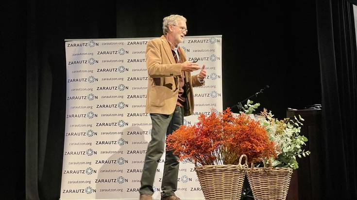 Klima aldaketa hizpide izan du Jeronimo Lopezek Modelon emandako hitzaldian