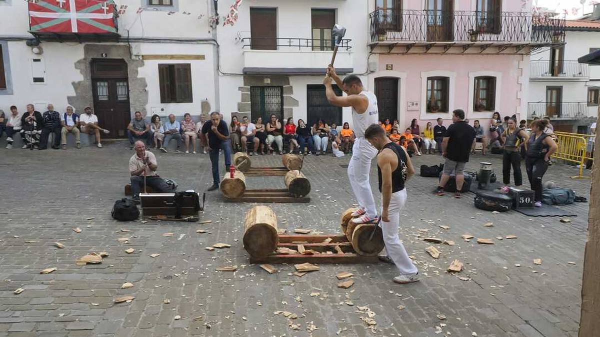 Herri kirol saioa egin dute Arroagoian, santio-santanekin jarraitzeko
