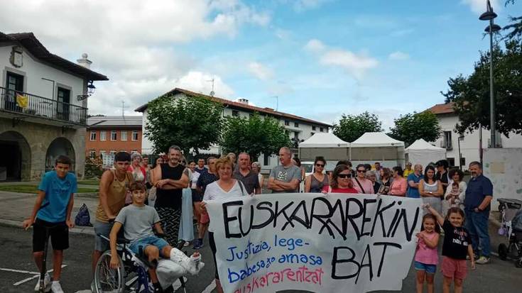 Euskararen aldeko aldarria ozen entzun da gaur eguerdian eskualde osoan
