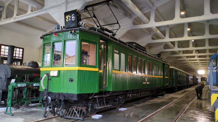 Urolako trenaren automotore bat zaharberritu dute