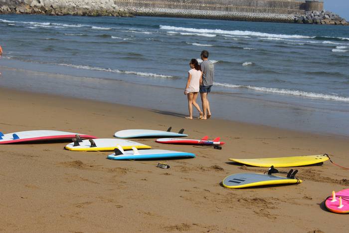 Asturiasko, Galiziako eta Kantabriako surflari gazteek Orion hartuko dute ostatu asteburuan