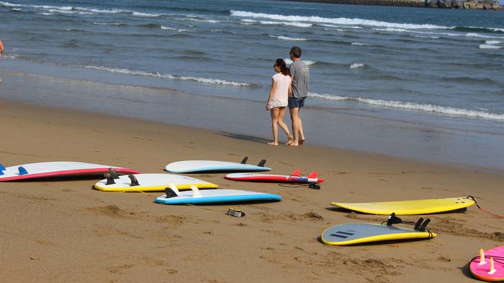 Asturiasko, Galiziako eta Kantabriako surflari gazteek Orion hartuko dute ostatu asteburuan