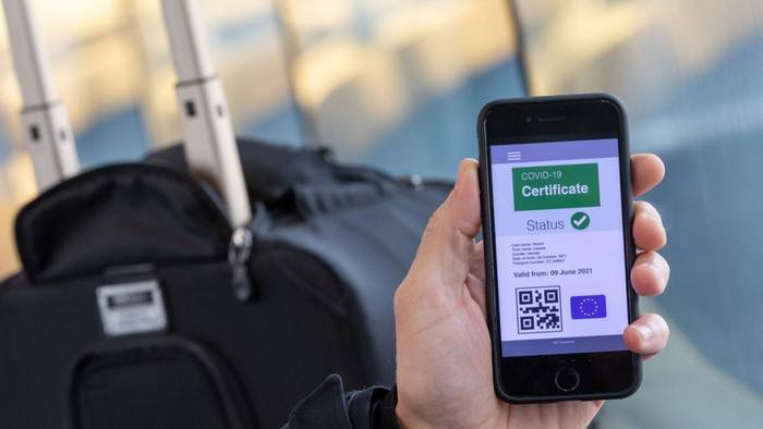 Bihar sartuko da indarrean COVID ziurtagiria eremu itxi gehienetan aplikatzeko agindua