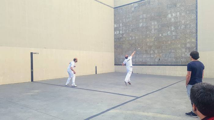 Pilota txapelketa herrikoiak martxan dira dagoeneko