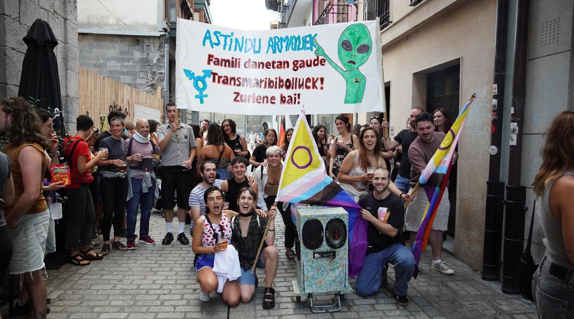 Batzar irekia antolatu dute Astindu Armayuek taldeko kideek
