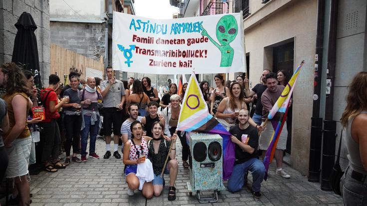 Batzar irekia antolatu dute Astindu Armayuek taldeko kideek