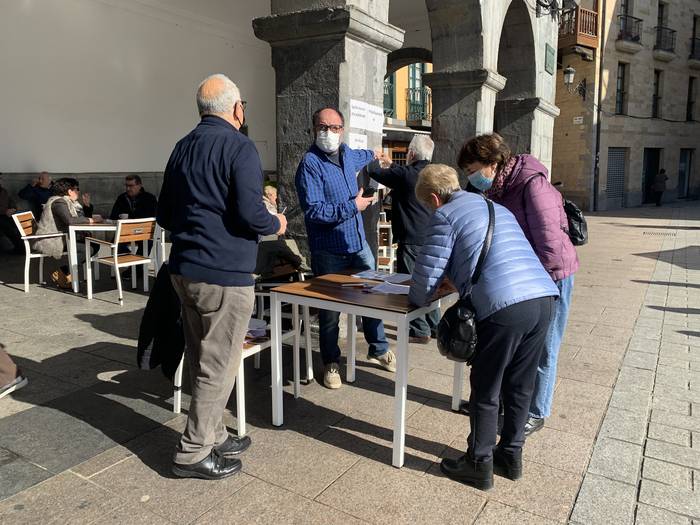 Sinadura bilketa egin du Jubilatuen eta Pentsiodunen Plataformak