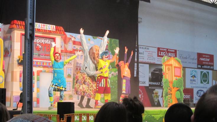 Pirritx, Porrotx eta Marimototsen emanaldia izango da igandean