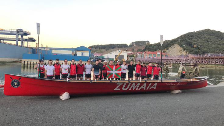 Bixintxo Bilbaori elkartasuna adierazi diote Zumaiako arraunlariek