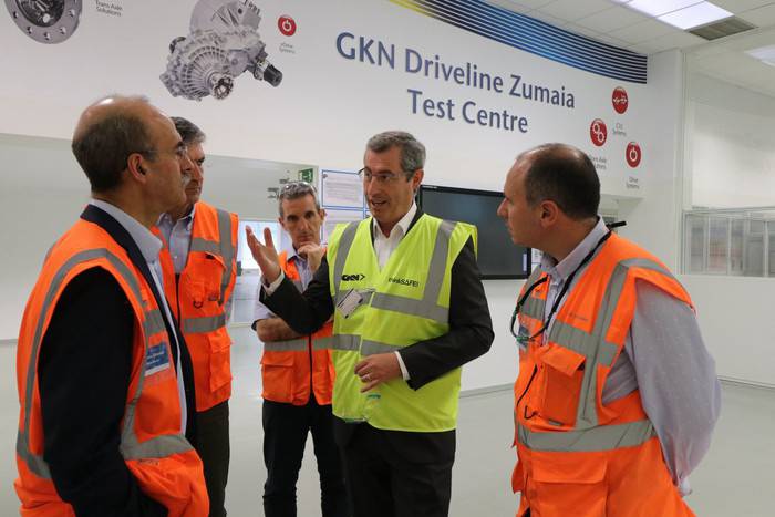 Zumaia GKN Driveline enpresa bisitatu du gaur Markel Olano Gipuzkoako ahaldun nagusiak