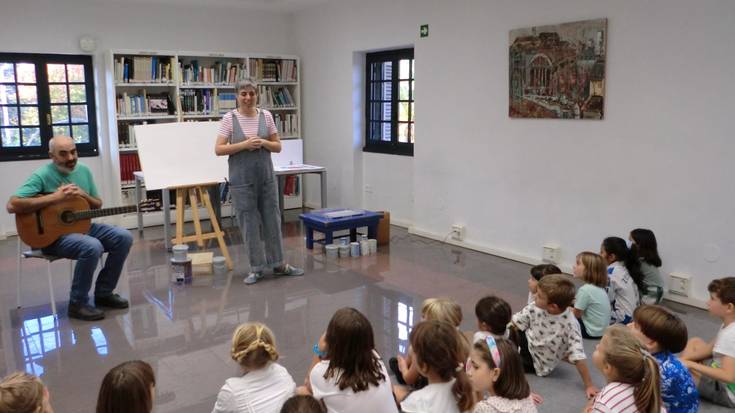 'Kolorez kolore' ipuin musikatuaz gozatu dute umeek liburutegian