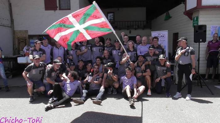 Angeluko portuko estropada irabazi du Badok 13-k