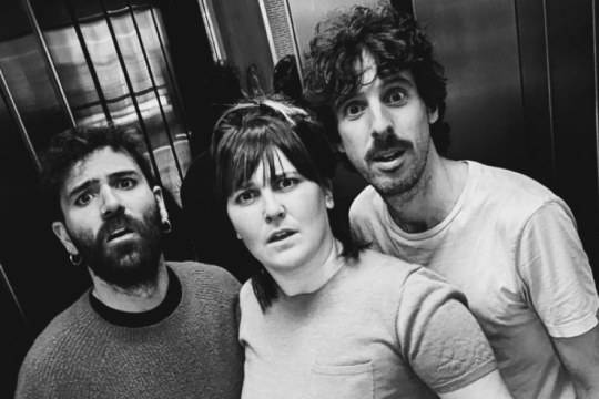 Antzerki Topaketak: 'Igogailu batean amaitu zen mundua', Amahiru konpainia