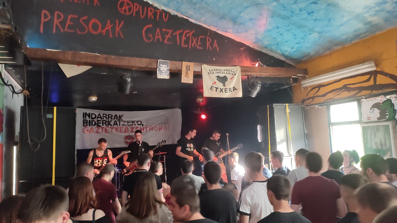 Fundizio musika elkarteak Leok'k taldeari erantzuna