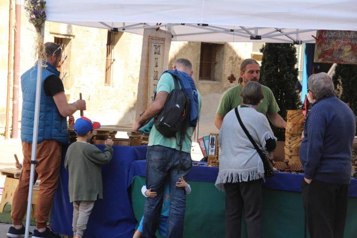 Argazki bilduma: Igandera arte artisau azoka izango da Zarautzen
