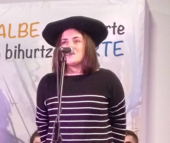 Julene Iturbe bertsolari azkoitiarrak irabazi du XXI. Abra Saria