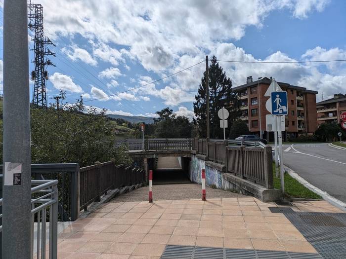 Garmendi eta Euskal Herria auzoen arteko lurpeko pasabidea, behin-behinean baina zabalik