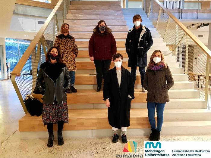 Hitzarmena sinatu dute Mondragon Unibertsitateak eta Zumaienak "hezkuntza berrikuntza bideratzeko"