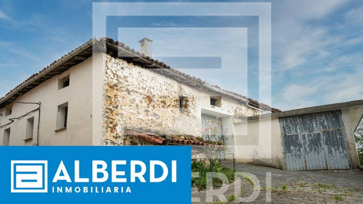Alberdi Inmobiliaria: eraberritzeko dagoen baserria Martirieta auzoan