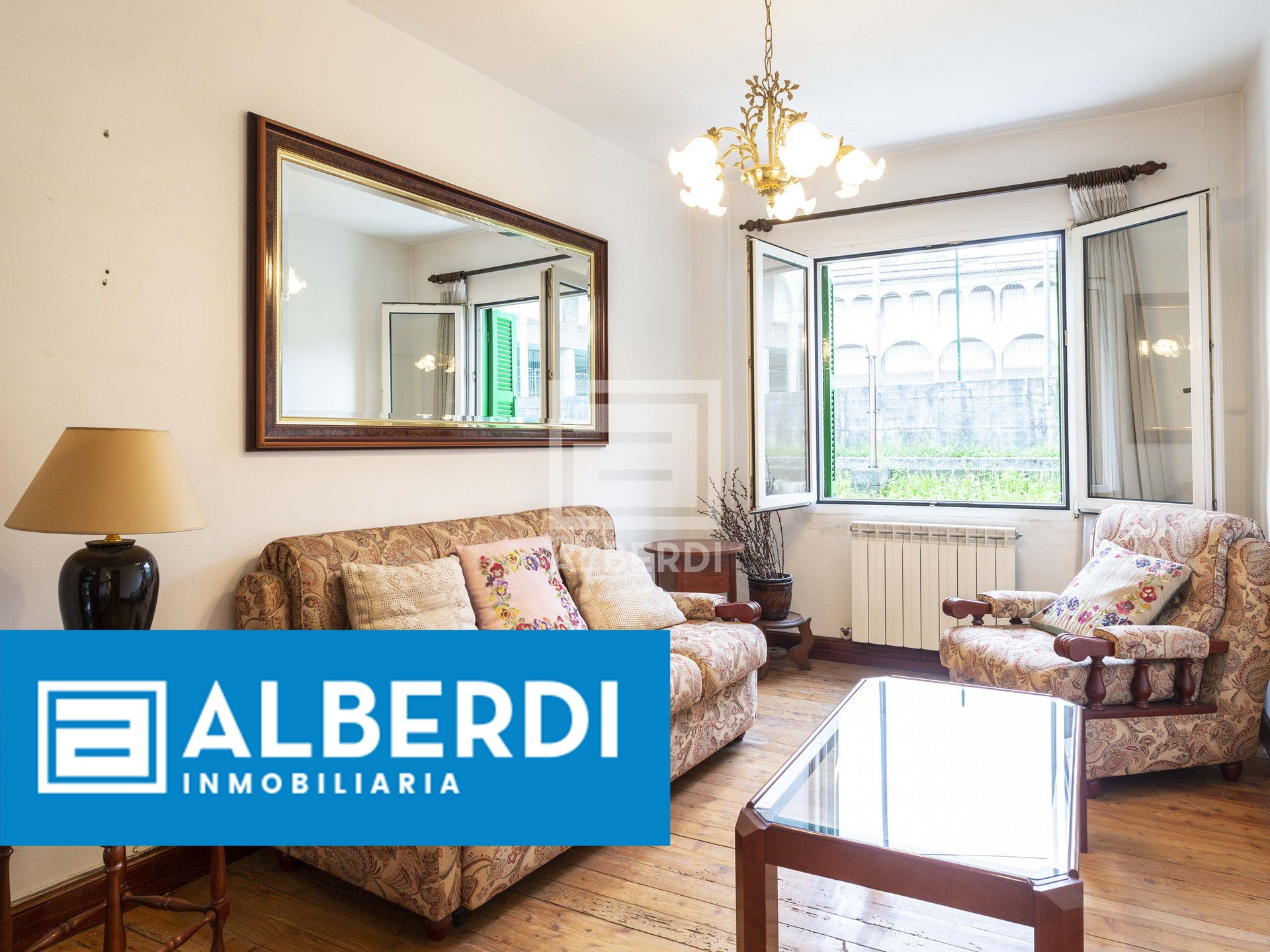 Alberdi Inmobiliaria: eraberritzeko etxea erdigunean kokatua