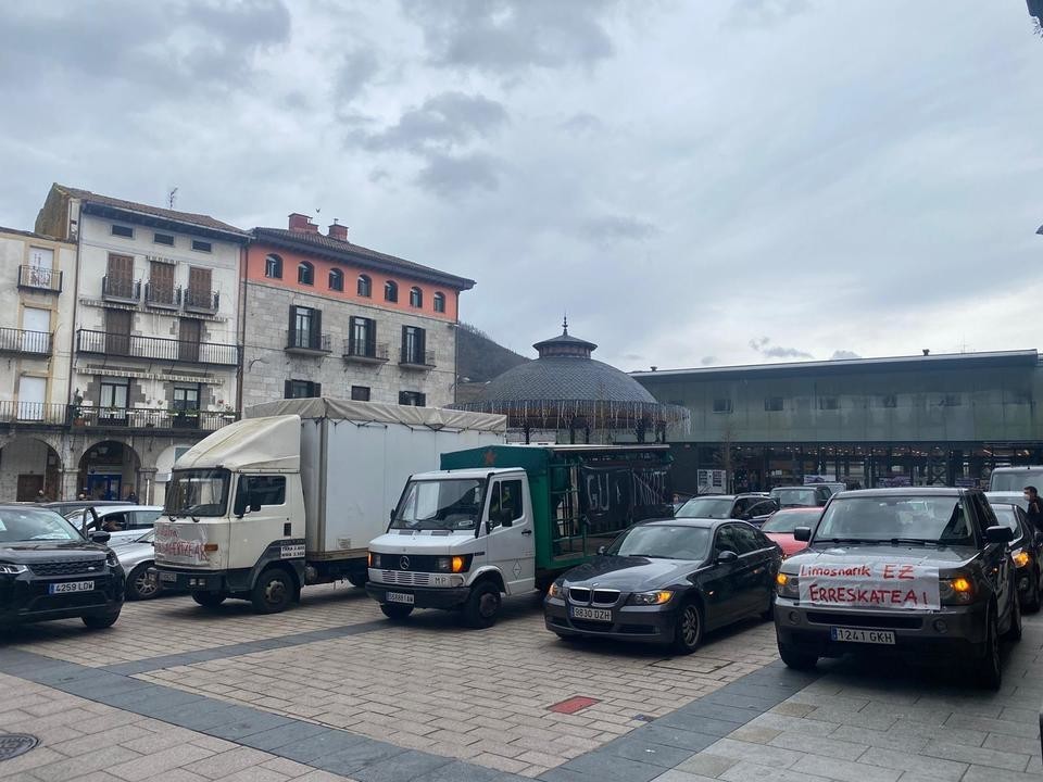 Biharko auto karabana eta zapaturako manifestazioa deitu dituzte ostalariek
