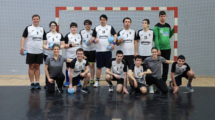 Eskubaloia edonorentzat egokituta