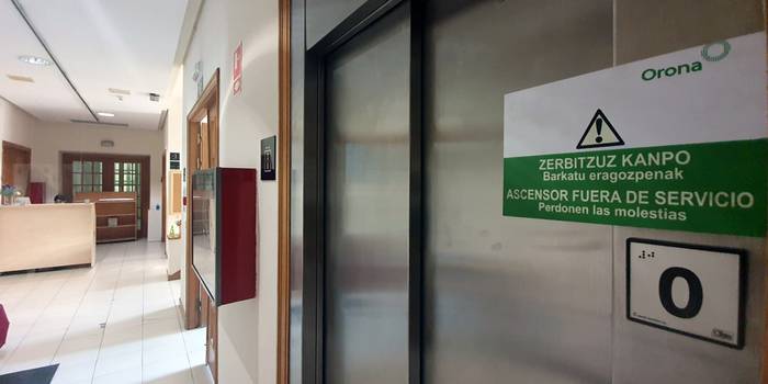 Konponketa lanak egiten ari dira Sanz Eneako igogailuan