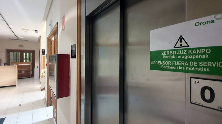 Konponketa lanak egiten ari dira Sanz Eneako igogailuan