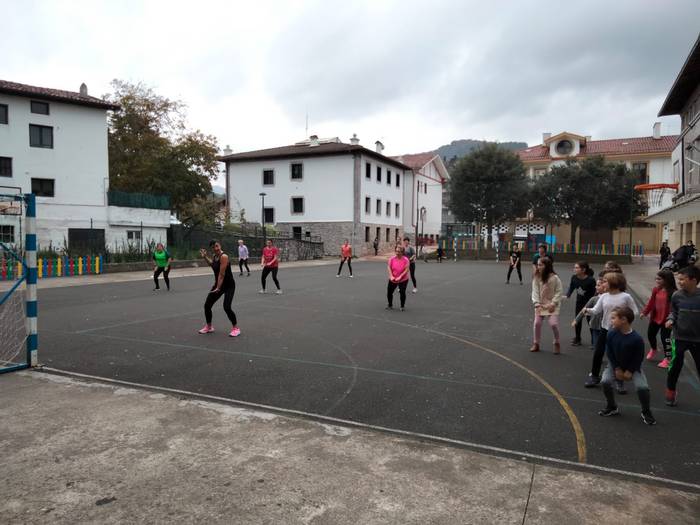 Giro ederra sortu da Aizarnazabalgo zumba saioan