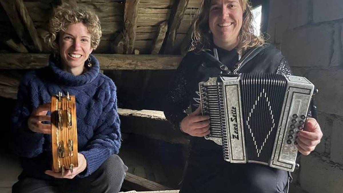 Mirari Azkune eta Aintzane Agirrebeña igoko dira Aristerrazuko oholtzara bihar