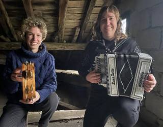 Mirari Azkune eta Aintzane Agirrebeña igoko dira Aristerrazuko oholtzara bihar