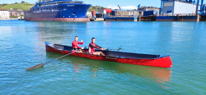 'Klauss' izena jarri dio Telmo Deunek batel berriari, Klaudia Eguiraoren omenez