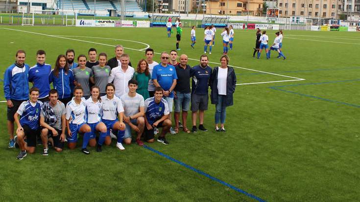 Nesken futbol partidarekin inauguratu dute Garmendipeko zelai artifizial berritua