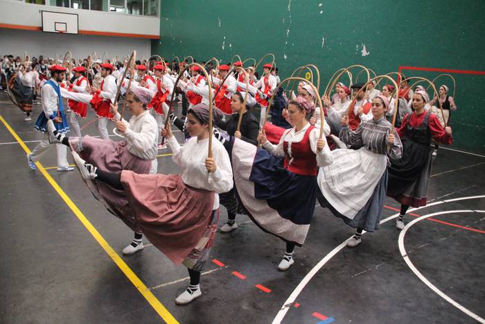 180 dantzari bilduko ditu Helduen Dantzari Egunak