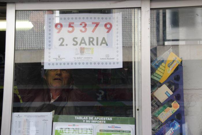 "Bai, hemen saldu dugu bigarren sariko dezimo bat"