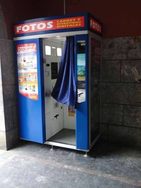 Fotomatoia jarri dute Zestoako udaletxe azpian