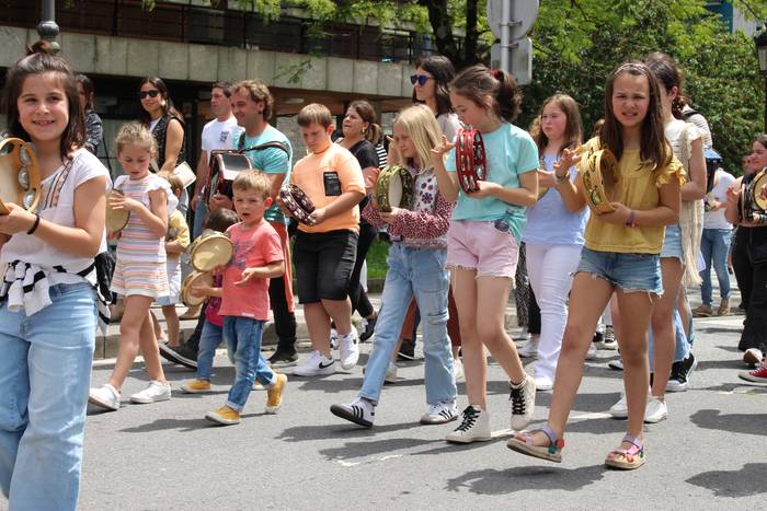 Salgai daude maiatzaren 24an ospatuko duten Trikiti Eguneko bazkarirako txartelak