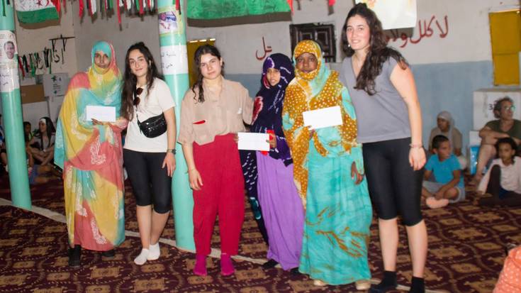 Darahliko hiru kidek astebete igaroko dute Saharako errefuxiatuen kanpalekuetan