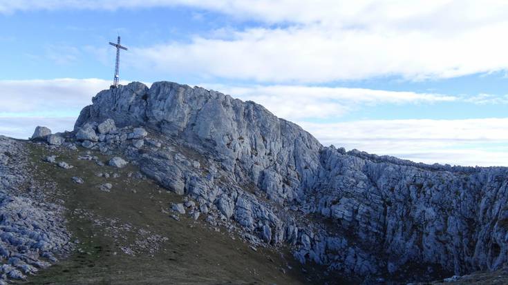Kurutzebarrira goiz buelta antolatu du Pagoetak