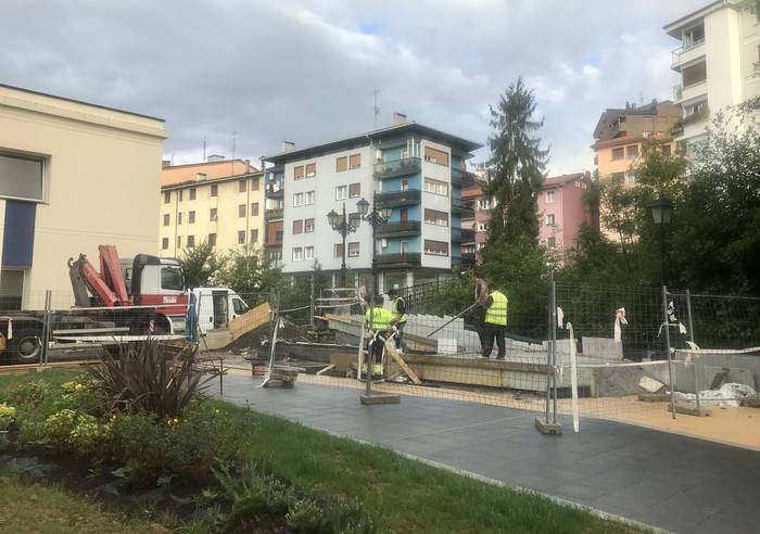 Bihartik hilaren 25era itxita egongo da anbulatorio ondoko zubia
