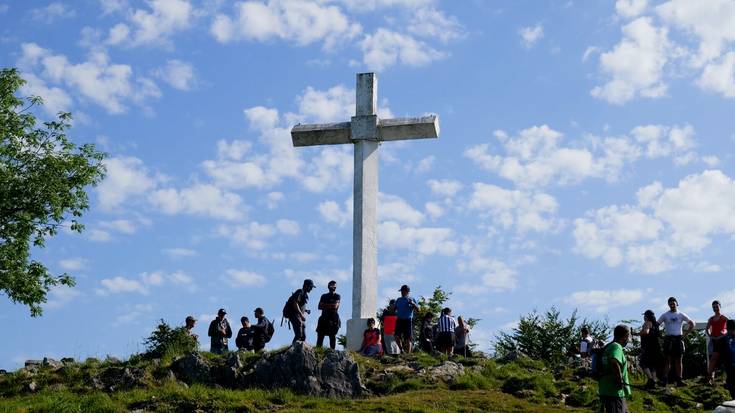Sei hamarkadaz Pagoeta egunaz gozatzen