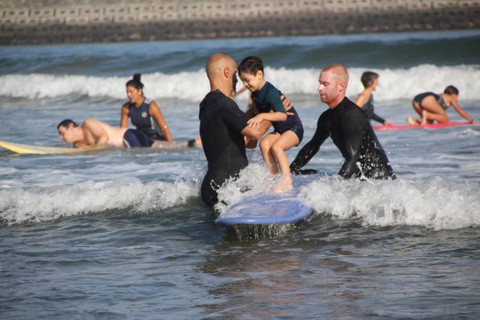 Surf saio inklusiboa antolatu dute larunbat goizerako