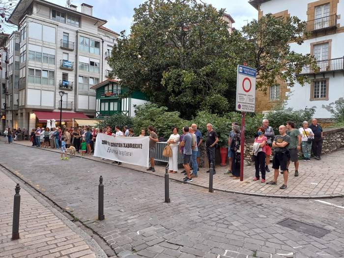 Xabin Etxaide zestoarra eta Anuk zumaiarra omendu dituzte, haien hilketen urteurrenean