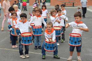 Santa Marina festak: La Salleko haurren danborrada txikia