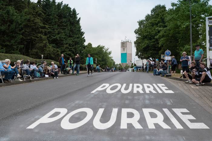 Vauquelinek Bolonian irabazi, eta Pourra eguneratuta